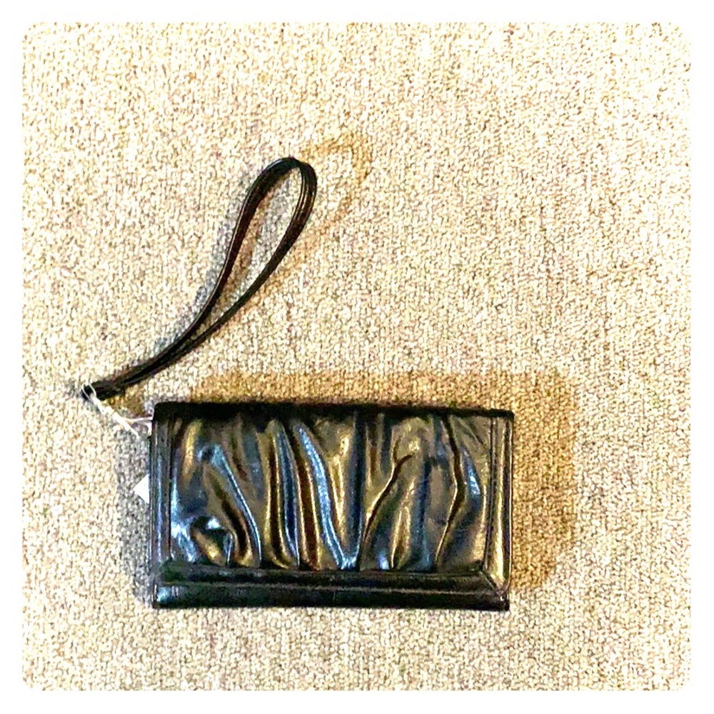 Wristlet wallet